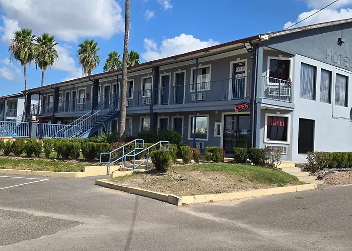 Deluxe Inn Airport