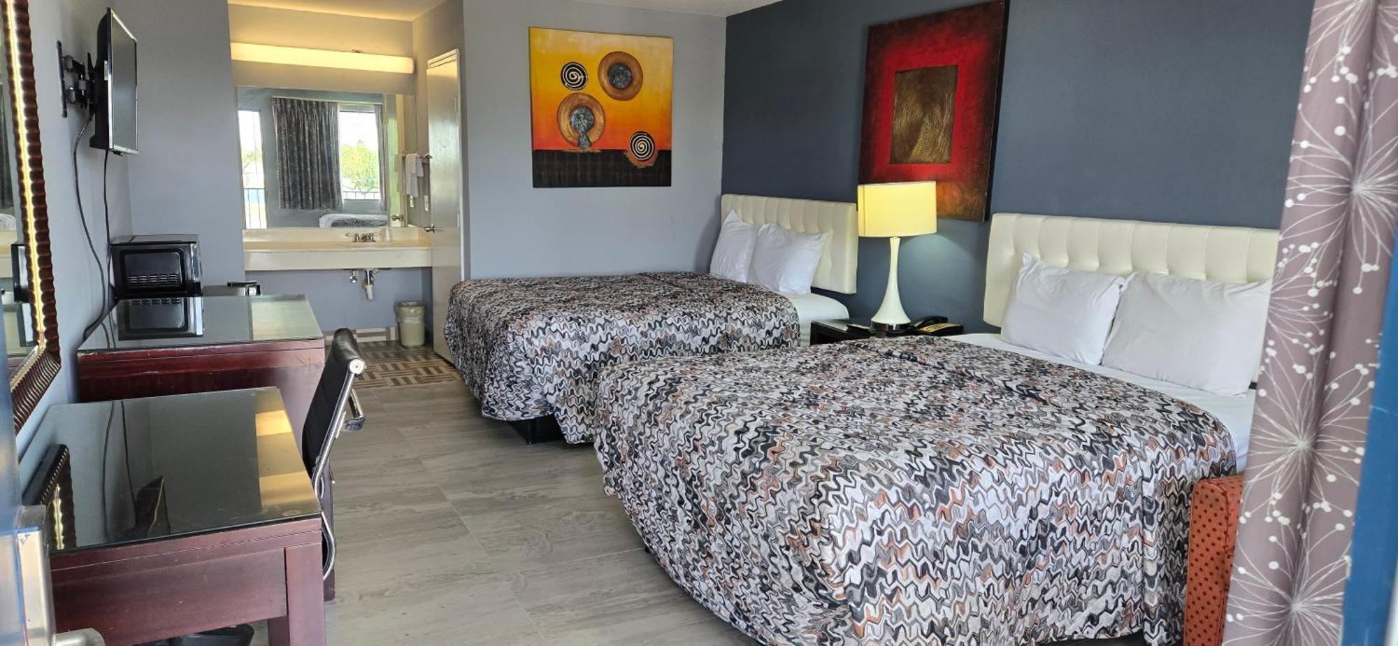Deluxe Airport Hotel 2*