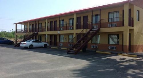 Deluxe Airport McAllen