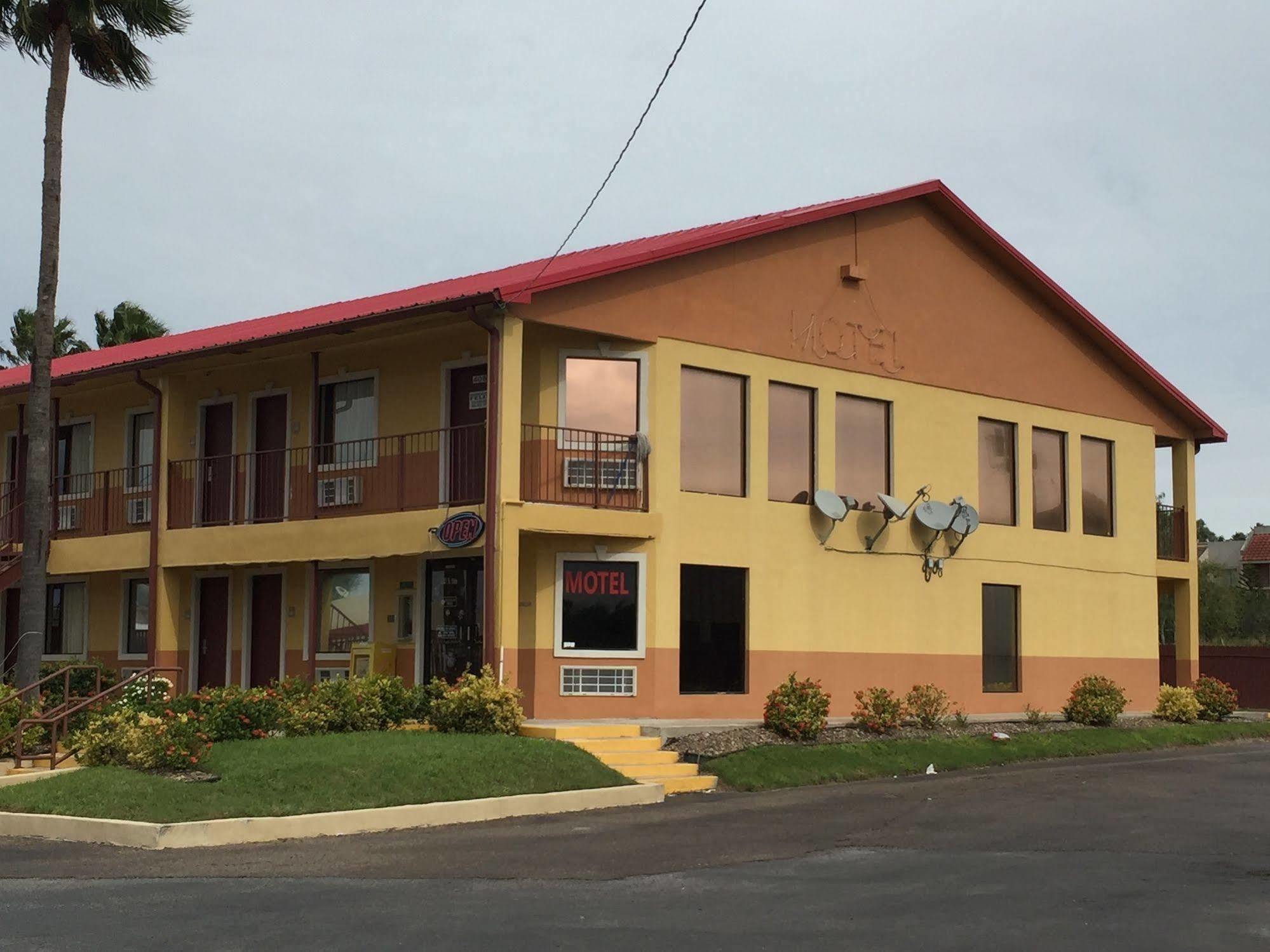 Deluxe Airport Hotel 2*